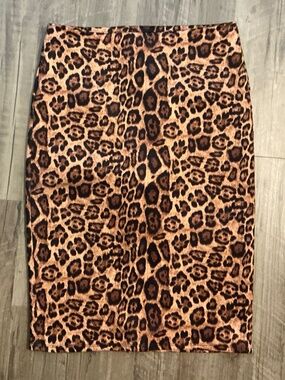 Forever 21 leopard print skirt, size M